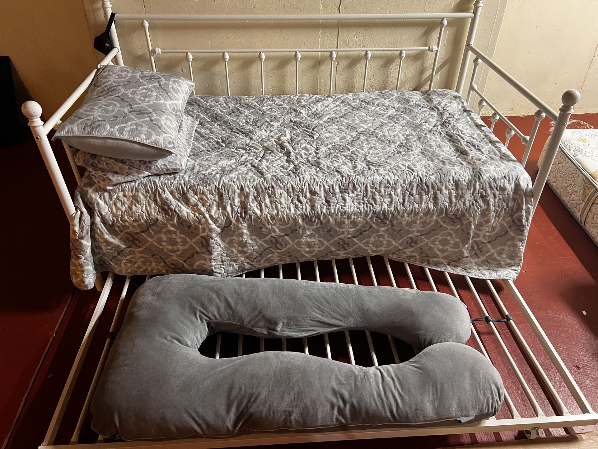 Day Bed / Couch