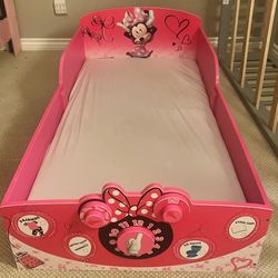 Delta Children Interactive Wood Toddler Bed - Greenguard Gold Certified, Disney Minnie Mouse
