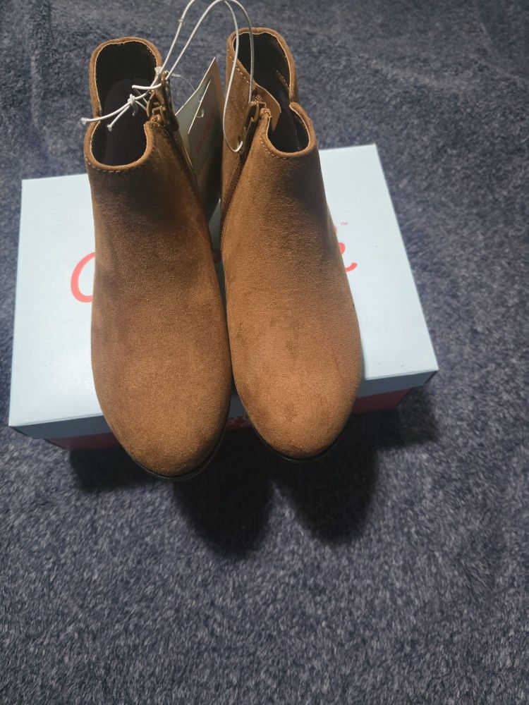 Women Shoes and Little Girls Boots.