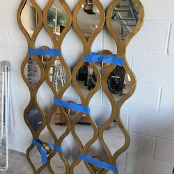 Mirrored Teardrop 5-Pillar Candle Holder - gold Color