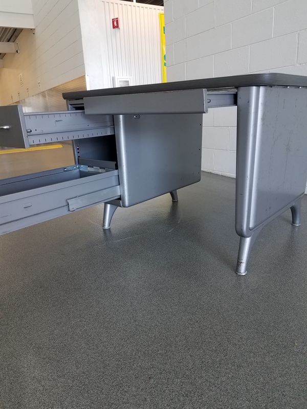 Ase All Steel Equipment Tanker Desk Free Delivery For In Ase All Steel Equipment Tanker Desk Free Delivery For In Chicago Il Offerup