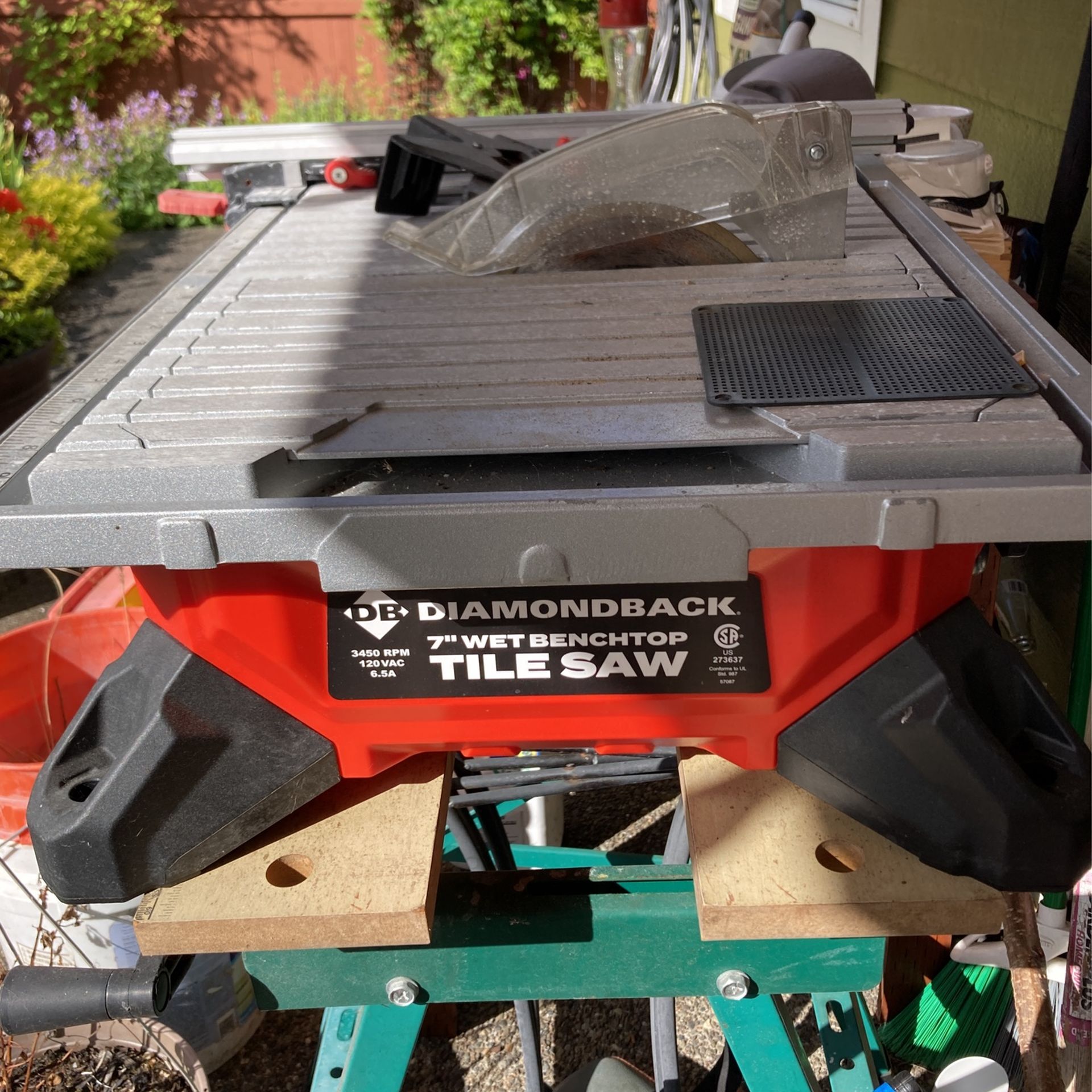7” Diamondback, Wet Bench Top Tile Saw From Harbor Freight