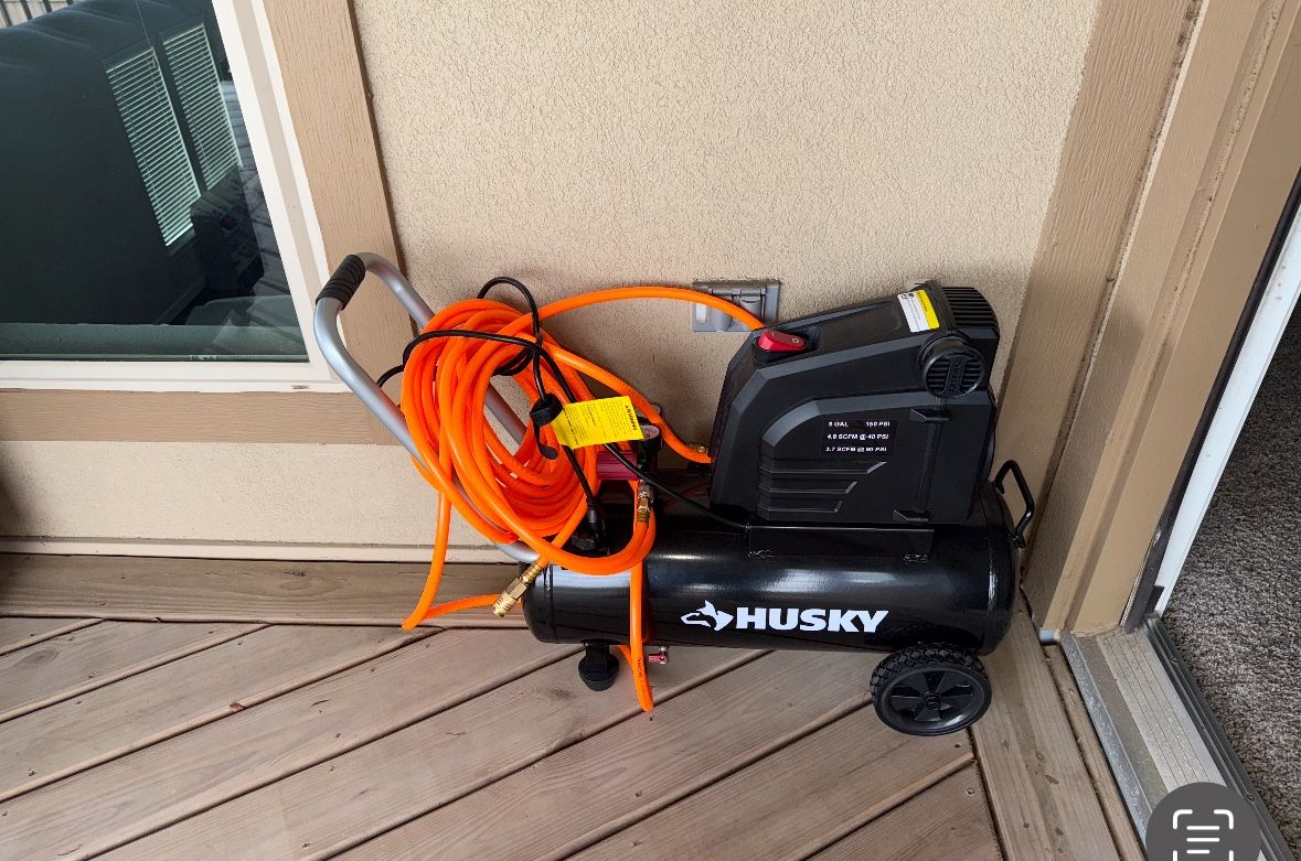 Husky 8 Gallon 150 PSI Portable Electric Oil-Free Horizontal Hotdog Air Compressor