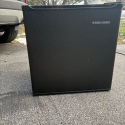Compact Refrigerator - Black & Decker