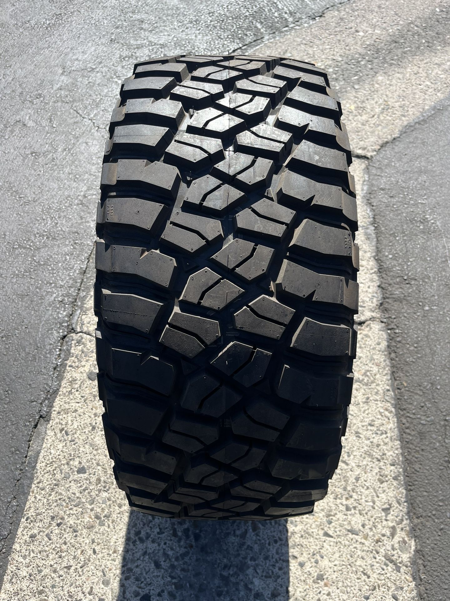 (ONLY 1) 33x12.50R20 Bfgoodrich Mud Terrain 