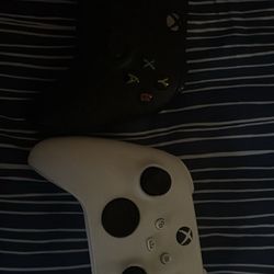 selling xbox controllers and razor white mouse