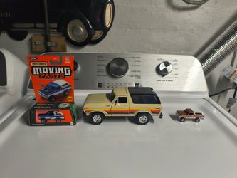 Matchbox Moving Parts 78 Ford Bronco & 1:24 size 78 Ford Bronco