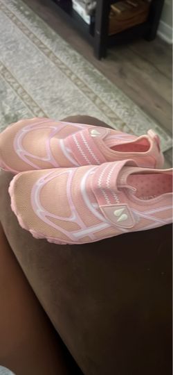 Swim shoes