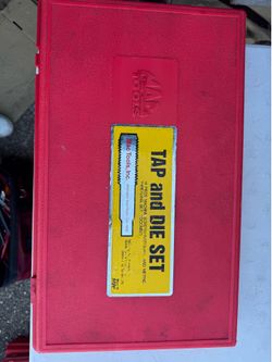 Tap and die set Mac Tools
