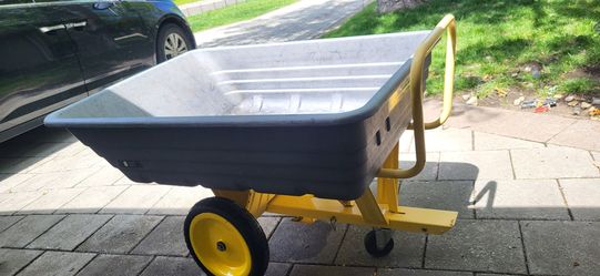 Yardworks 8 cubic foot dump bin /yard cart /tilt cart
