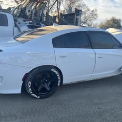 2018 Dodge Charger SRT8 392 (only parts———Solo partes)