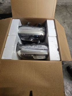 2019 toyota tacoma driver side headlight