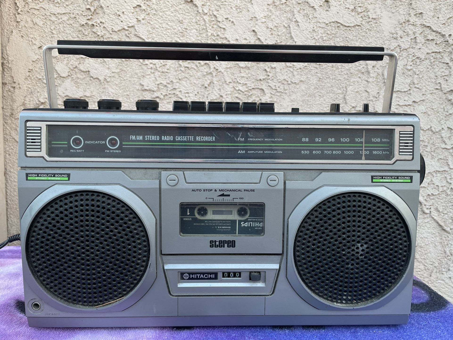 HITACHI TRK-7300H AM/FM BOOM BOX