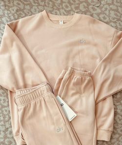 Alo 🌸🌸🌸 Quartz Crewneck and Sweatpants Set $125 **READ DESCRIPTION**