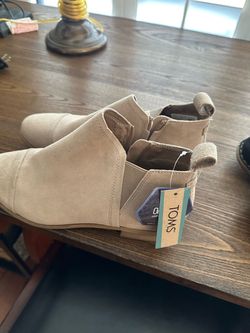 TOMS Suede Ankle Boots size 9