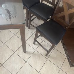 Table with 6 chairs and glass tabletop