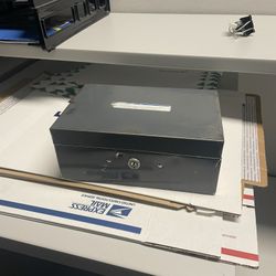 Metal Storage Box Closes Shut With Lever No Key 