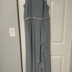 Beautiful Halter Neck A-Line Chiffon Gown - Size 16. Needs to be dry cleaned. 