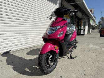  ⋆⋅♡⋅⋆ Pink 50cc Gas Scooter. Perfect for Valentines Day! 