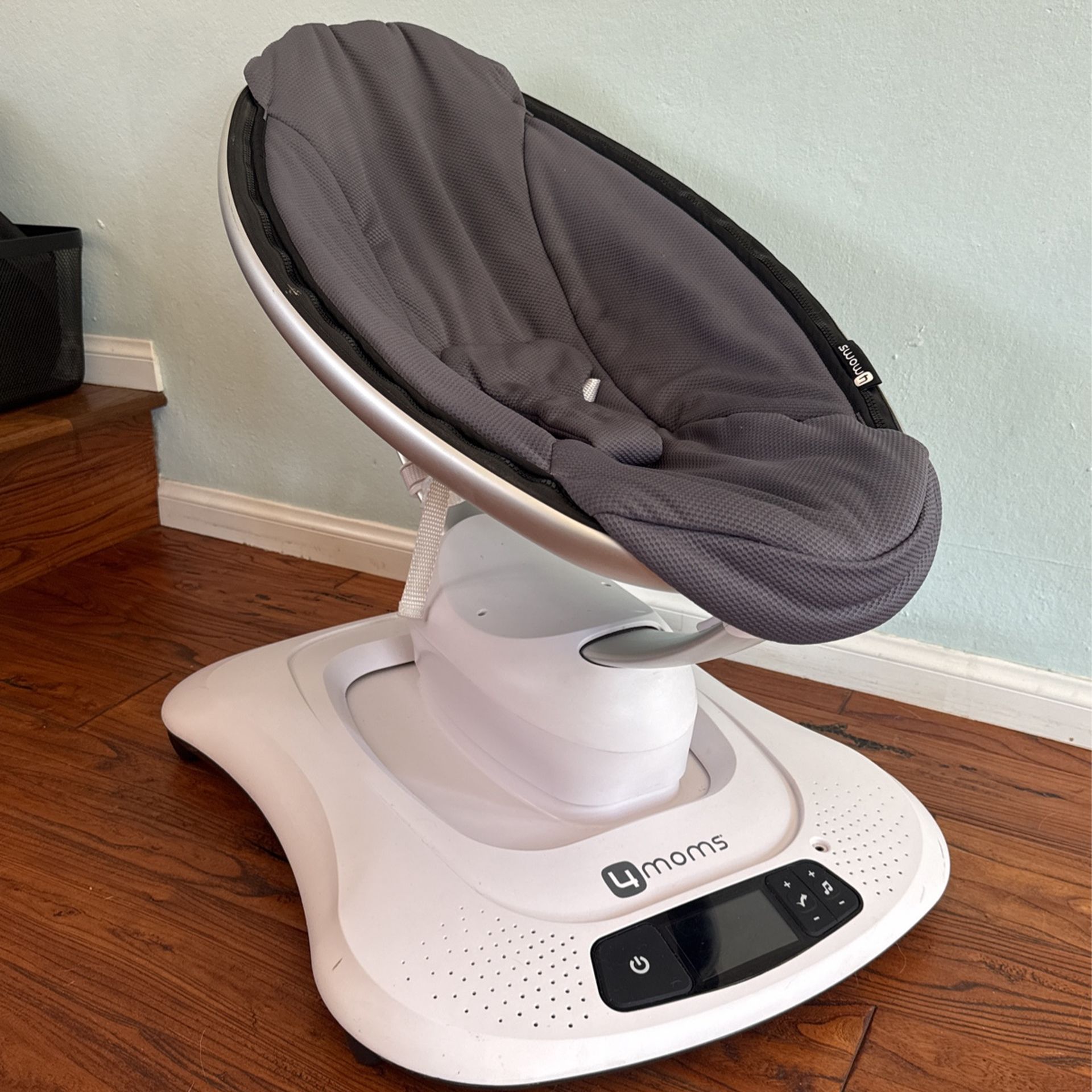 4moms Mamaroo Baby Swing with Speaker