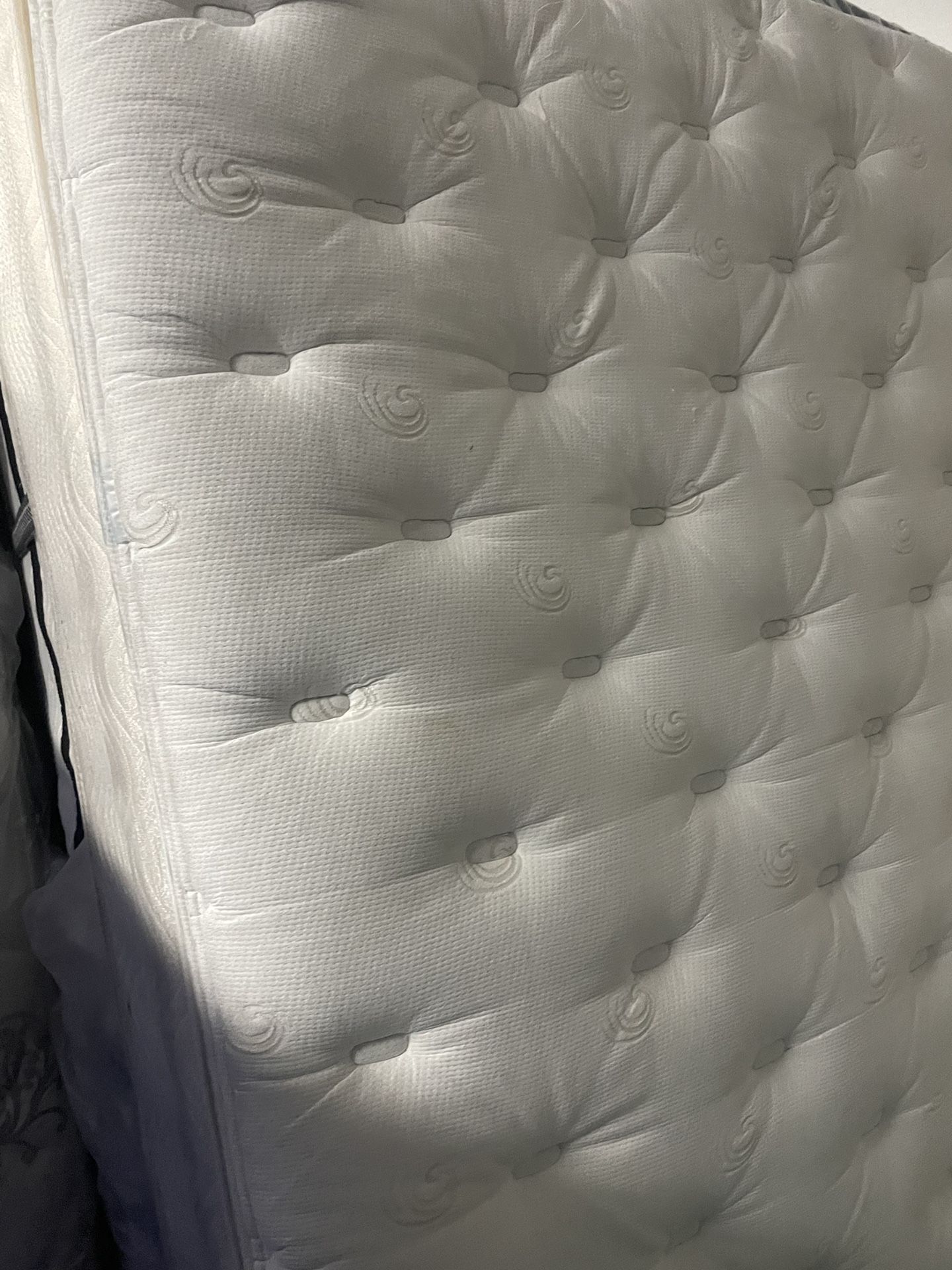 Super Thick King Or Queen Pillow, Top Mattress. I Can Also Deliver.