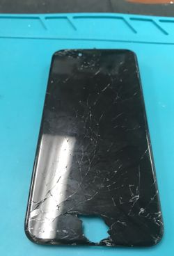 Apple iPhones cracked screen fix 15 min while you wait free screen protector