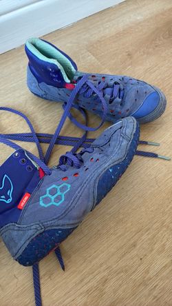 Size 1 youth Rudis wrestling shoes