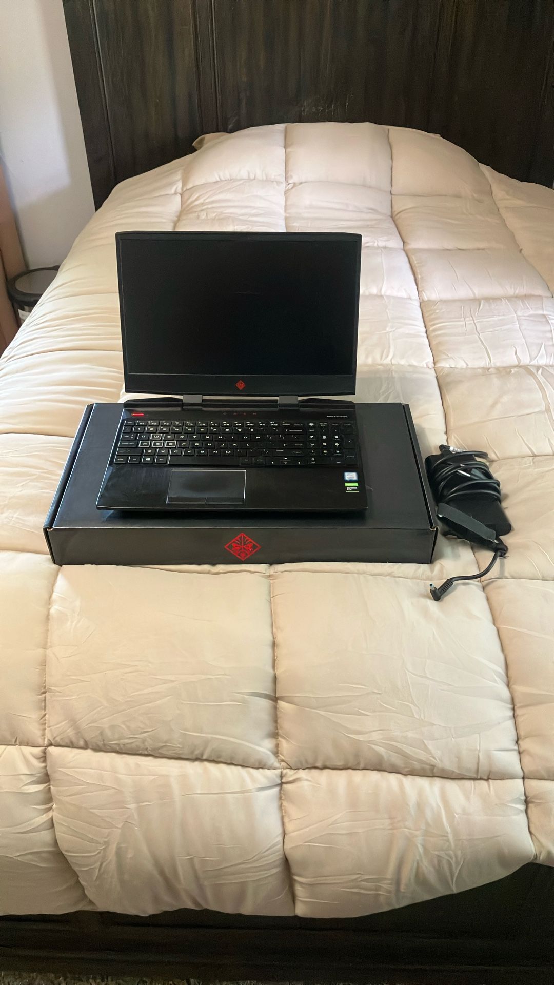 HP Omen 15-dc1054nr 15.6 gaming laptop
