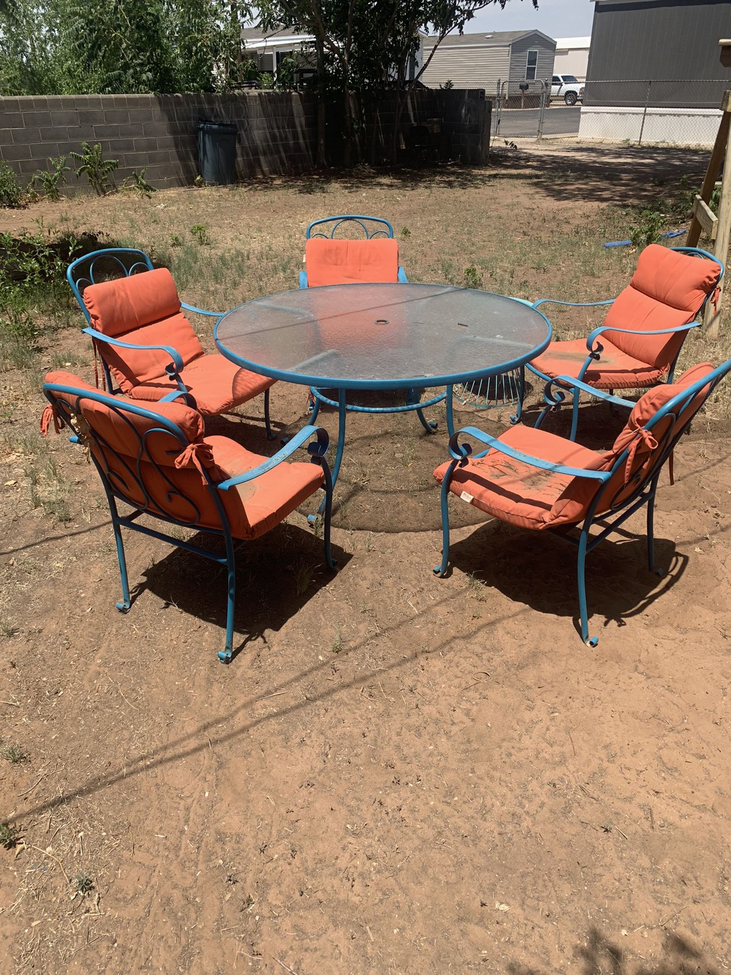 Outdoor Table & Chairs 