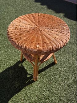 Vintage Wicker/Rattan Round End Table