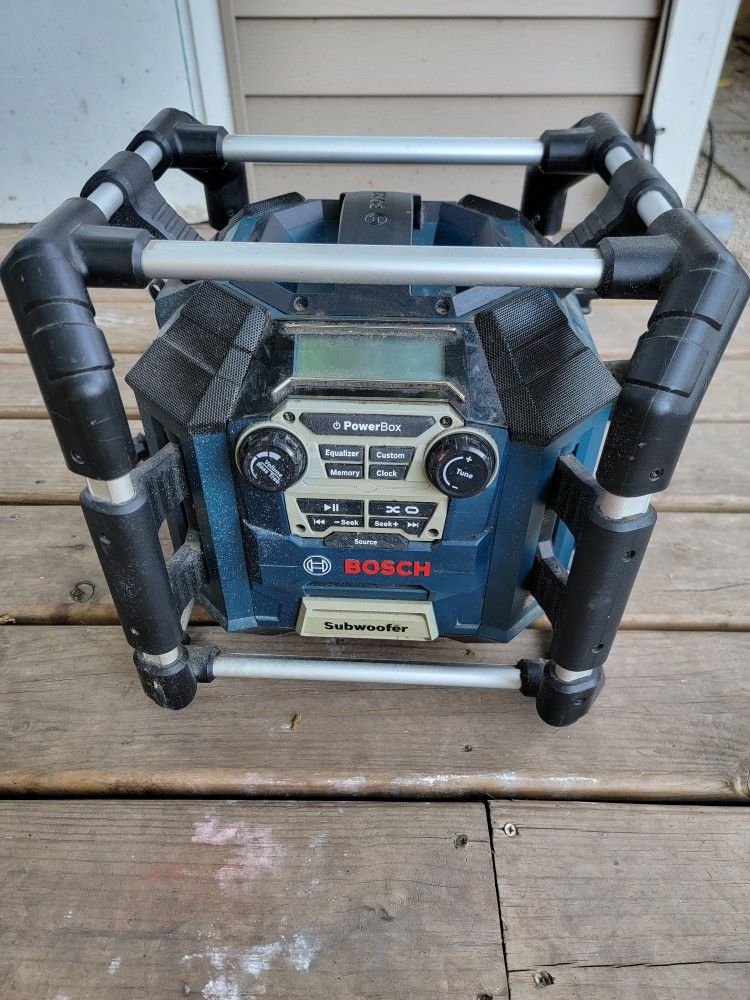 Bosch PB360C-RT 18V Cordless Lithium-Ion Power Box Jobsite AM/FM Radio/Charger/Digital Media Stereo

