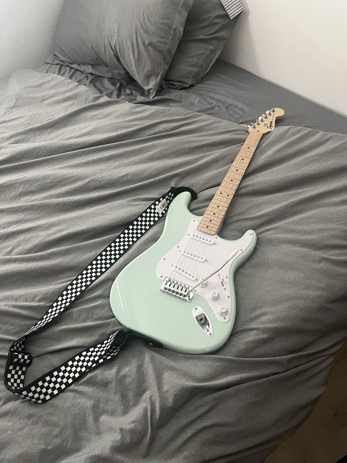 Squier By Fender Guitar/ fender Amp Combo