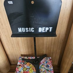 🎯 Hamilton Music Stand (Heavy Duty)

💵 $20