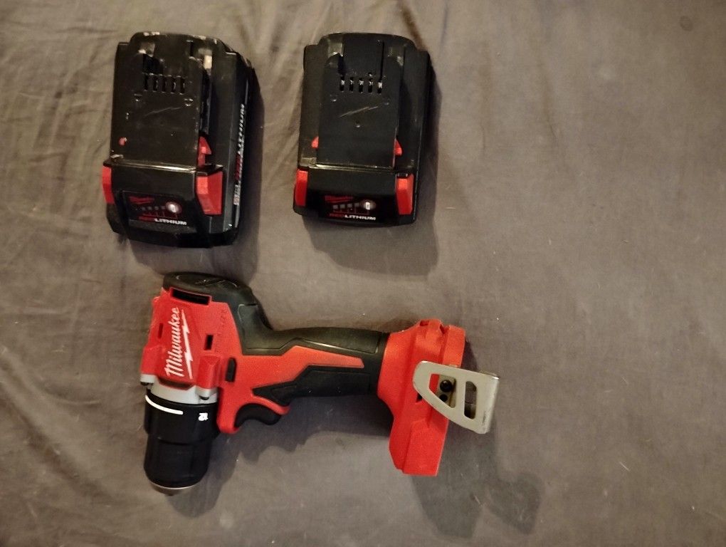 Milwaukee 9r31 M18 Lithium Ion Brushless/Cordless 1/2 In Drill Driver W/ 2 Batteries
