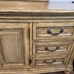 Bedroom Set (bed Frame And Dresser)with Mirror) $100