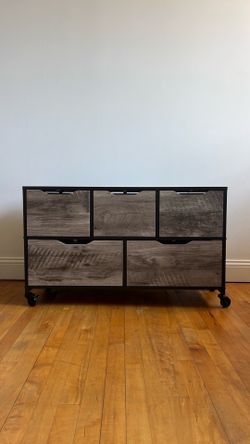 Storage cabinet/ dresser