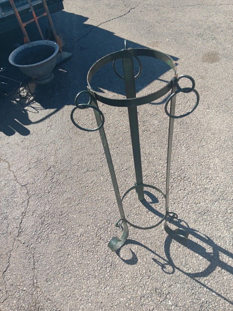 Decorative Metal Flower Pot Holder