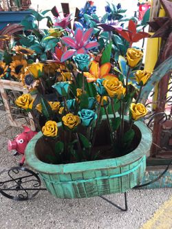 We are in Bussey Flea market on I35 this weekend. Pine wood home decoration outdoor and indoor on SALE Booths 341 and 342