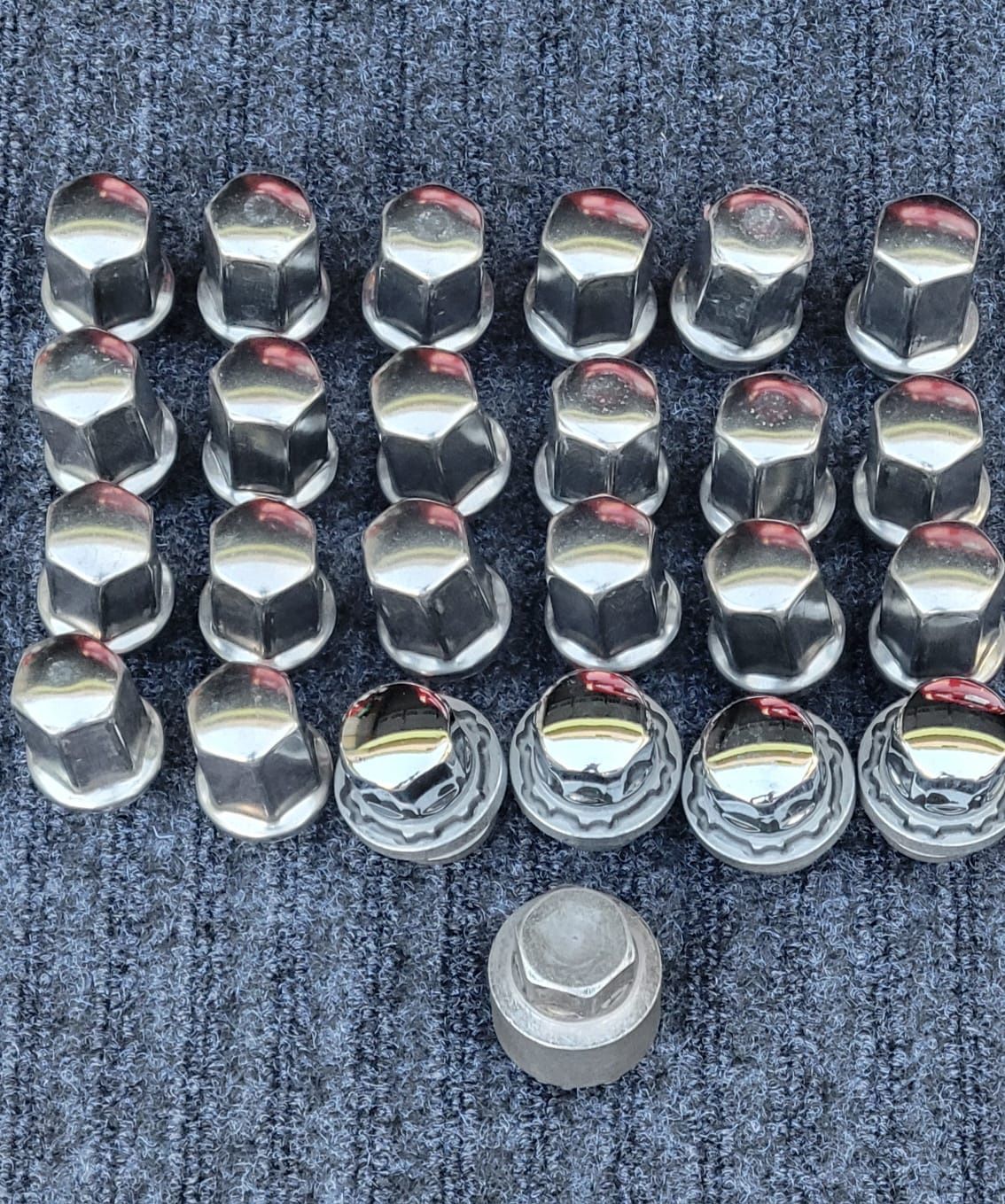 CHEVROLET GMC LUGS NUTS AND LOCKS 