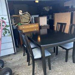 4 cheers with table very good condition