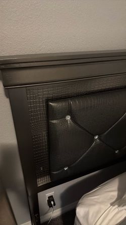 Queen Bedframe