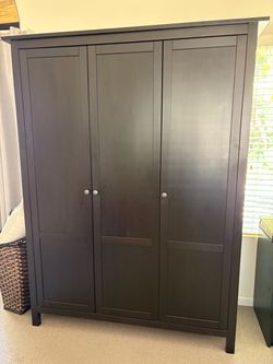 Dark brown 3-door Wardrobe