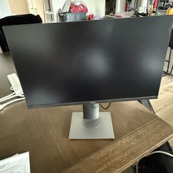 Dell Computer Monitor With Adjustable Stand 