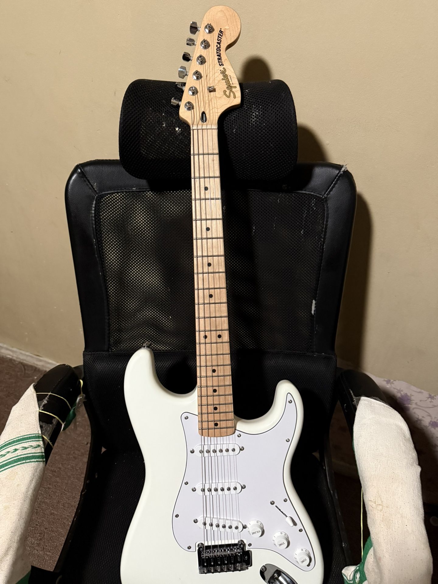 Squire Stratocaster Olympic White