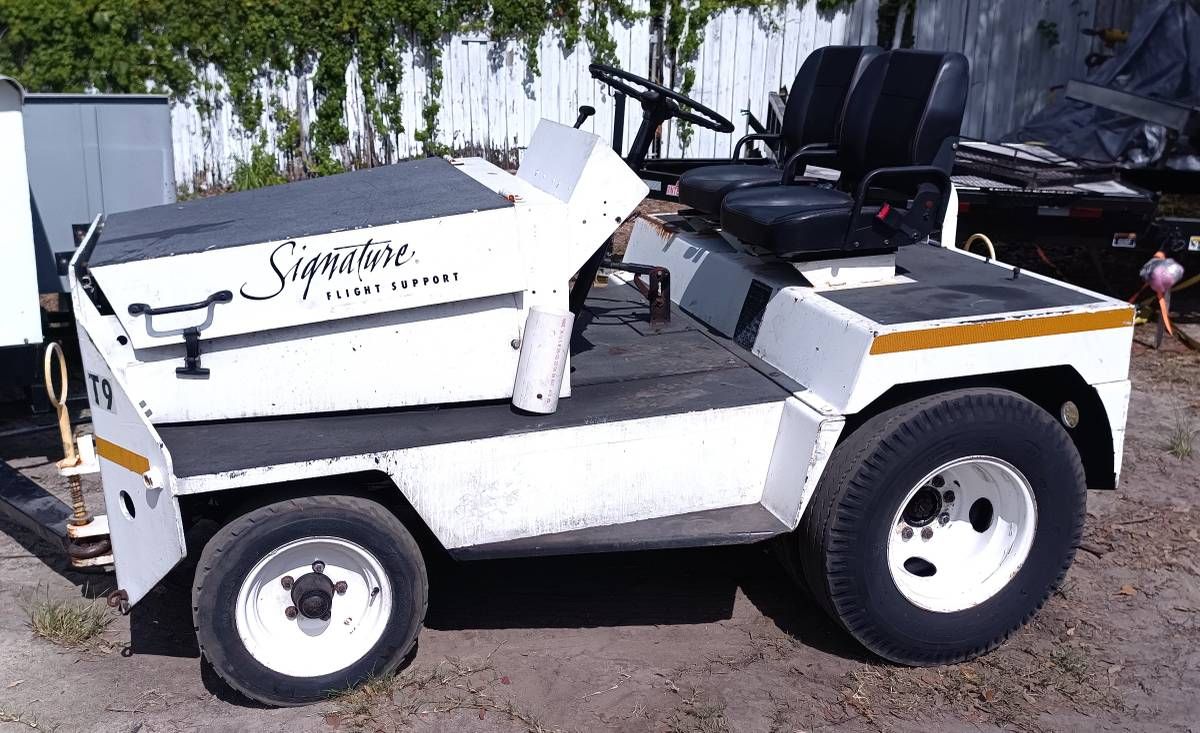 Nice! DIESEL Dually Airplane Plane Aircraft Tow Tractor Tug - from Signature Aviation