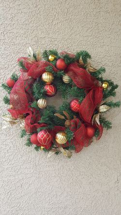 Christmas wreath - $20 firm pick up only