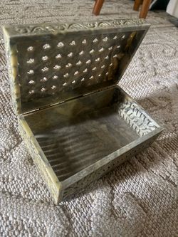 Ornate hand Carved alabaster Indian India jewelry Trinket Box in Olive Green