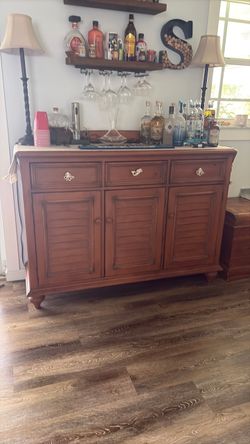 Side board. Pine wood