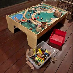 Train set with table
