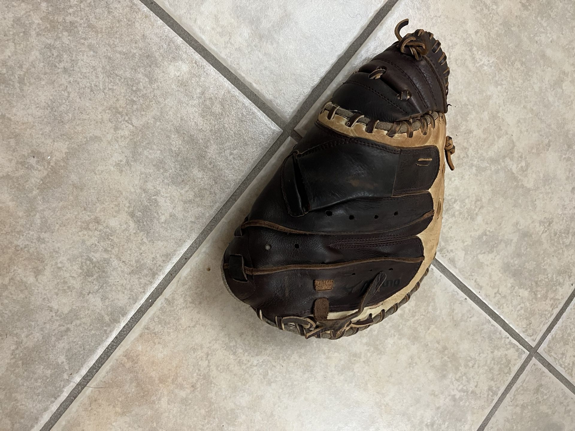 Mizuno Lefty Catcher Glove 